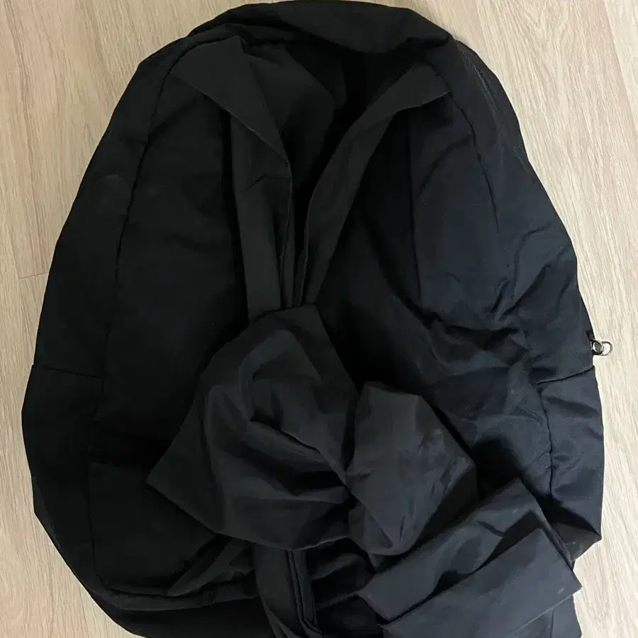 이우가마카라스 IUGAMAKARAS Knotted Backpack Bla