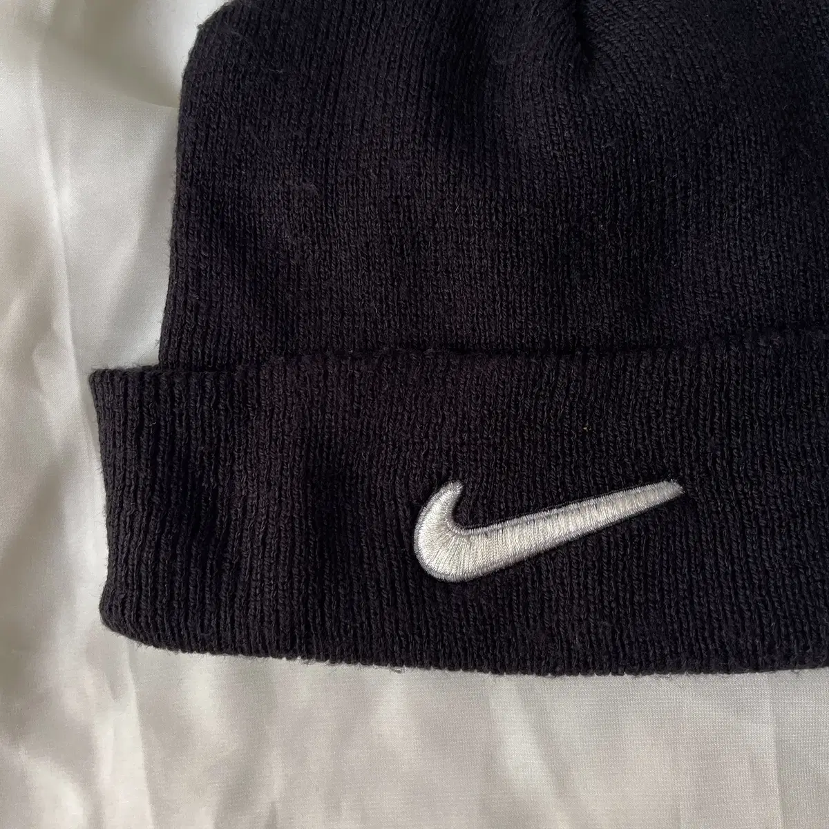 NIKE 90's swoosh Beanie