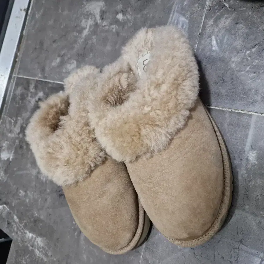 미국 어그 슬리퍼 ugg 240