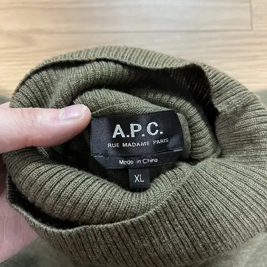 A.P.C. 아페쎄 메리노울 터틀넥 카키 XL