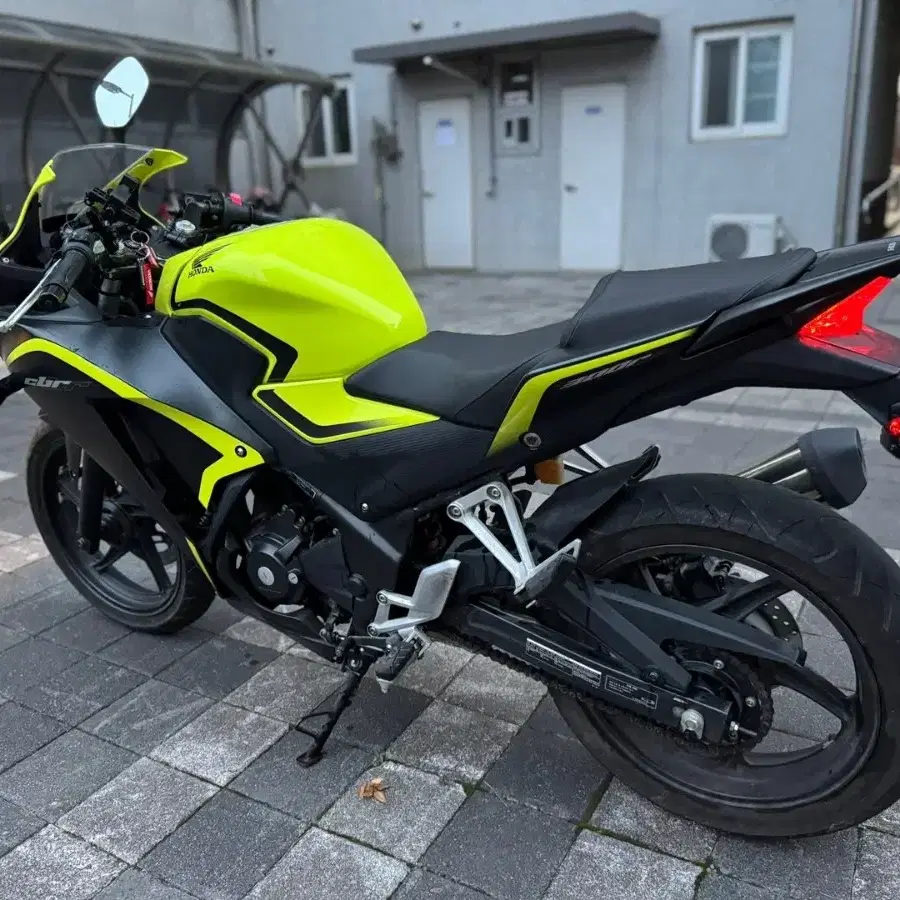 혼다 cbr300r 2017년형 짧은키로수 판매합니다