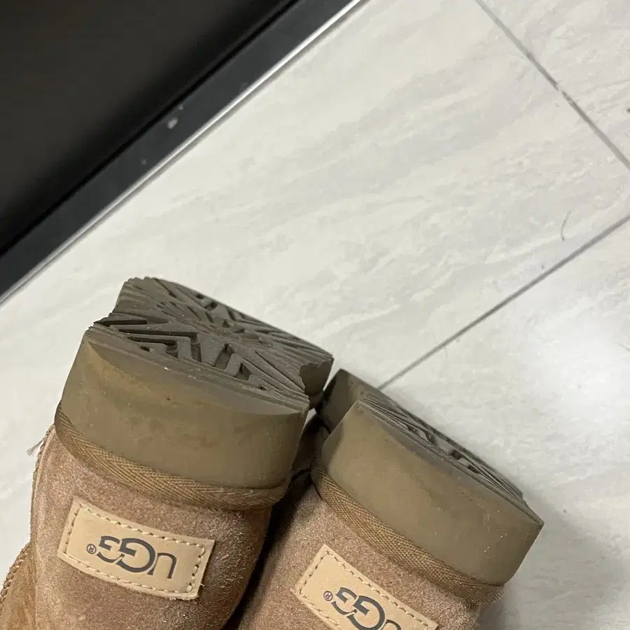 미국 어그 UGG 클래식2 숏 220 체스트넛