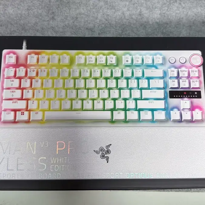 레이저 헌츠맨 V3 프로 TKL 화이트