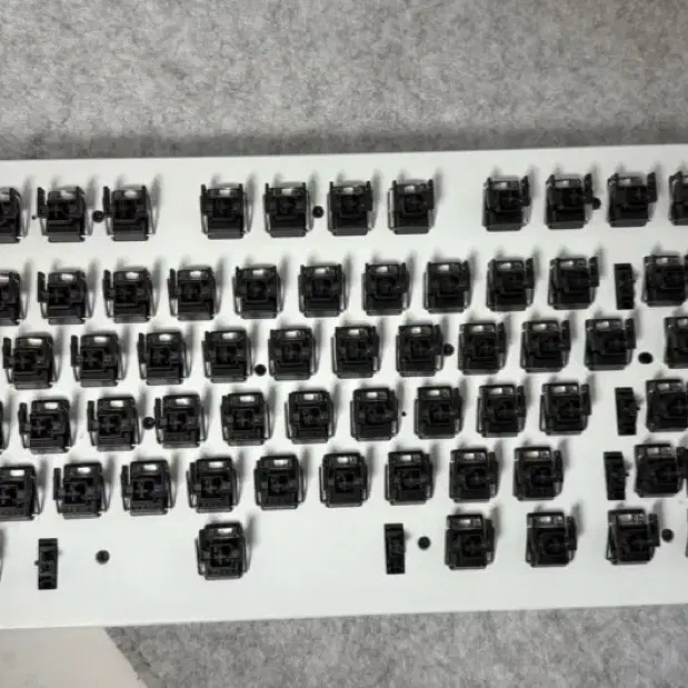 레이저 헌츠맨 V3 프로 TKL 화이트