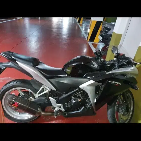 11년식 cbr250r abs모델