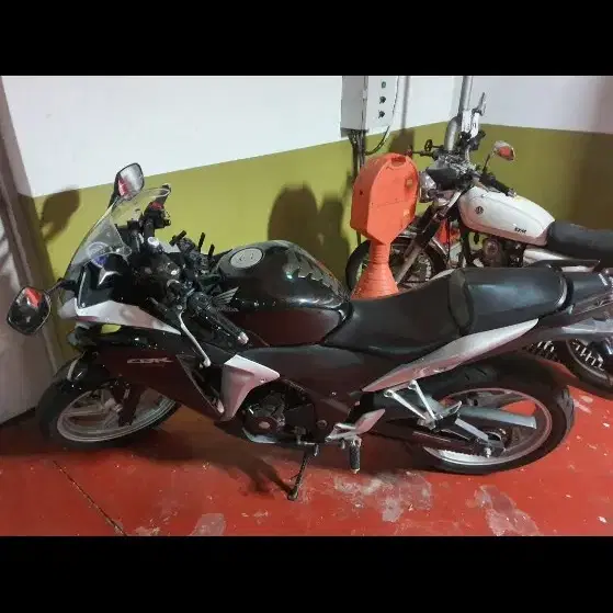 11년식 cbr250r abs모델