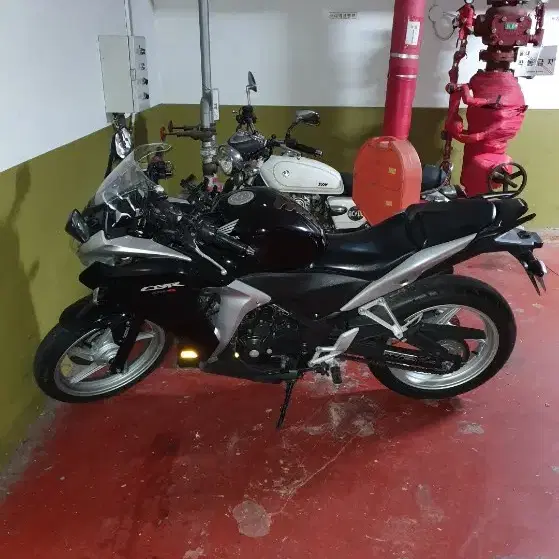 11년식 cbr250r abs모델