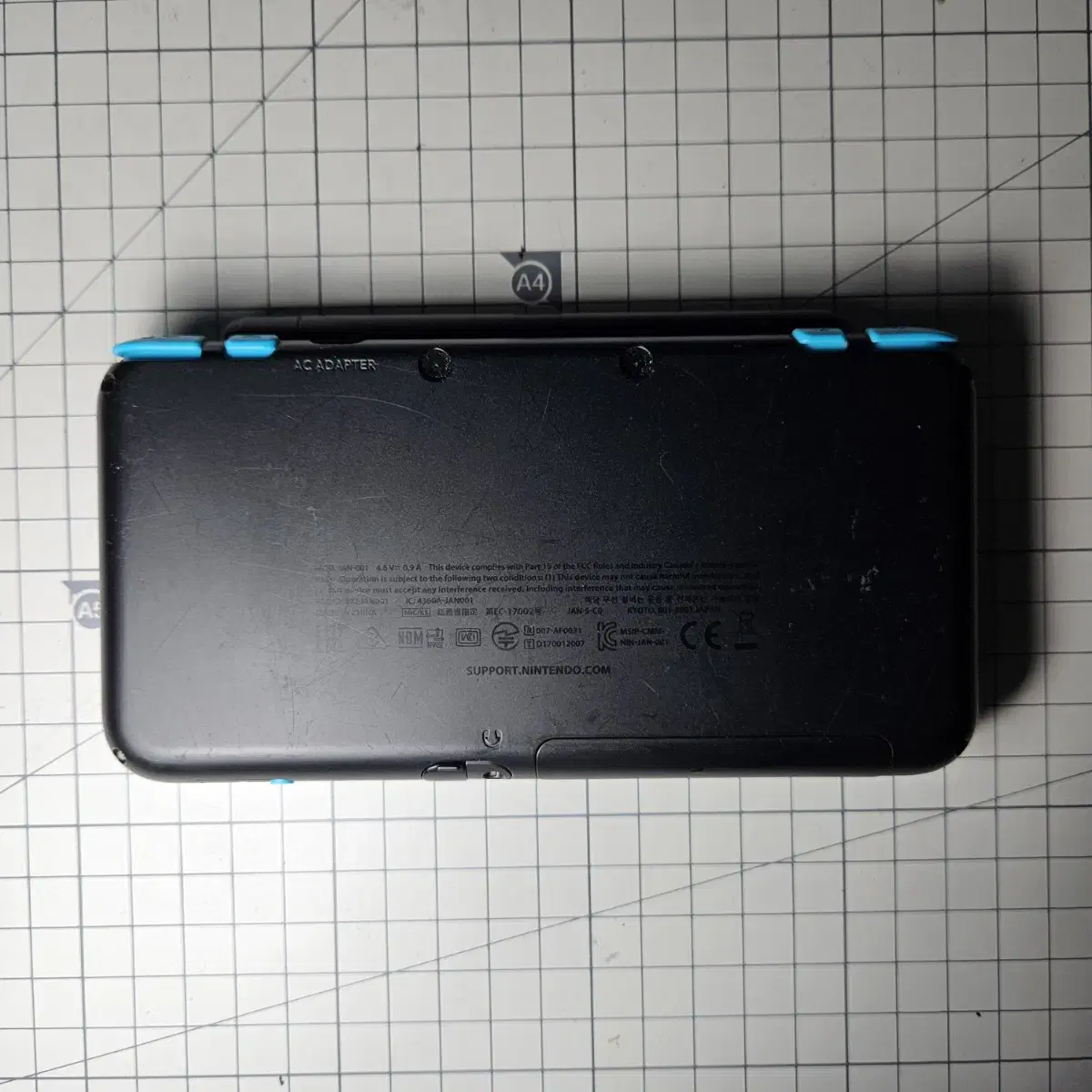 뉴 닌텐도 2ds xl + 충전기 + 슈퍼마리오 3d 랜드