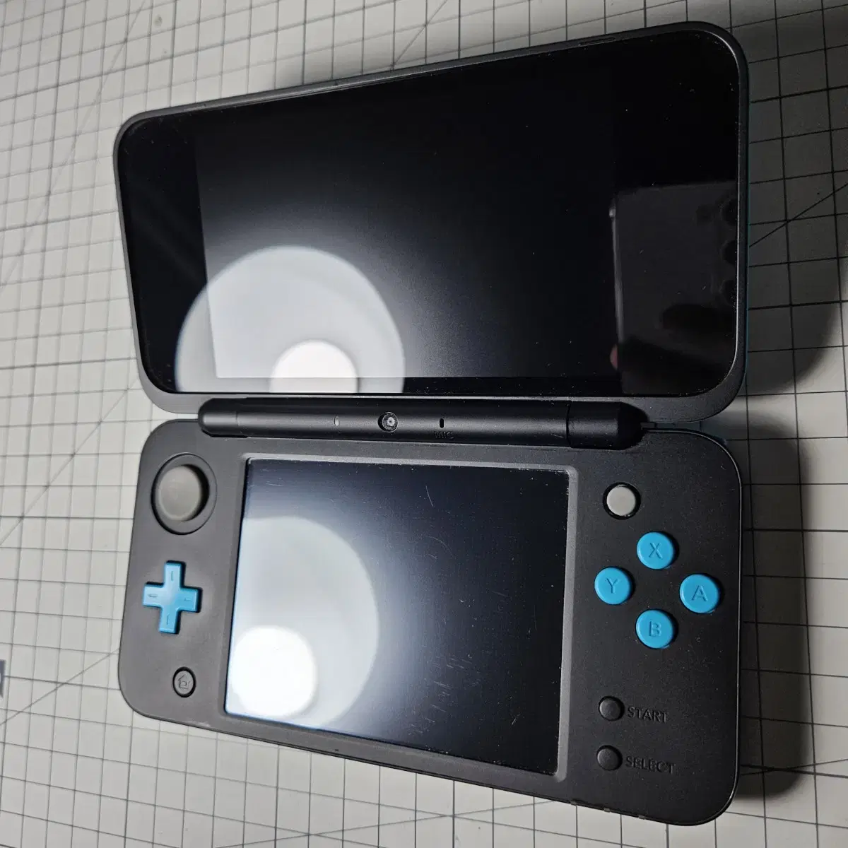 뉴 닌텐도 2ds xl + 충전기 + 슈퍼마리오 3d 랜드