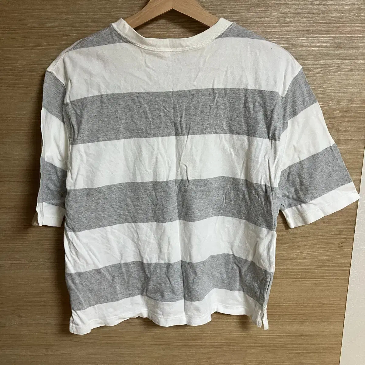 [S] 지오다노 GIORDANO 흰색, 회색 단가라 티셔츠