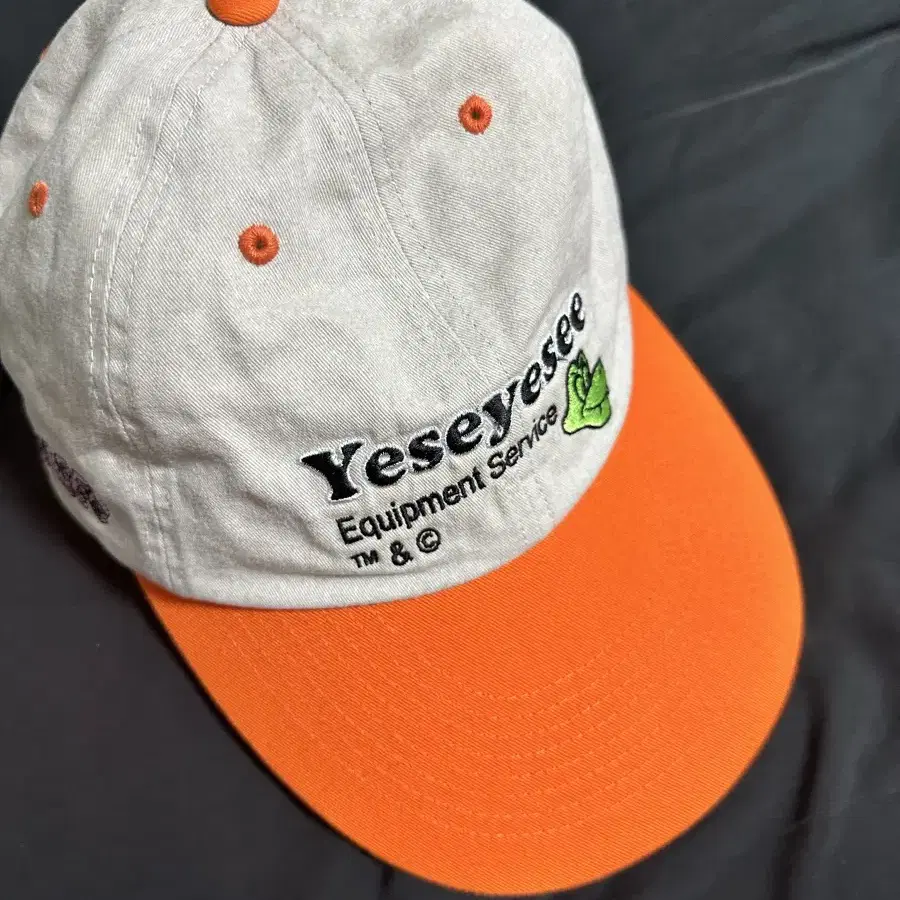 yeseyesee cap