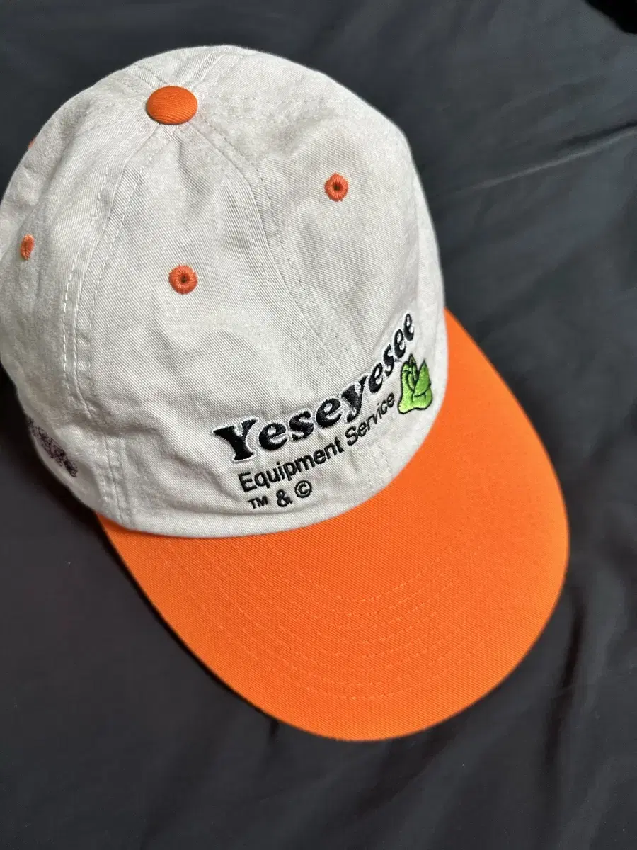 yeseyesee cap