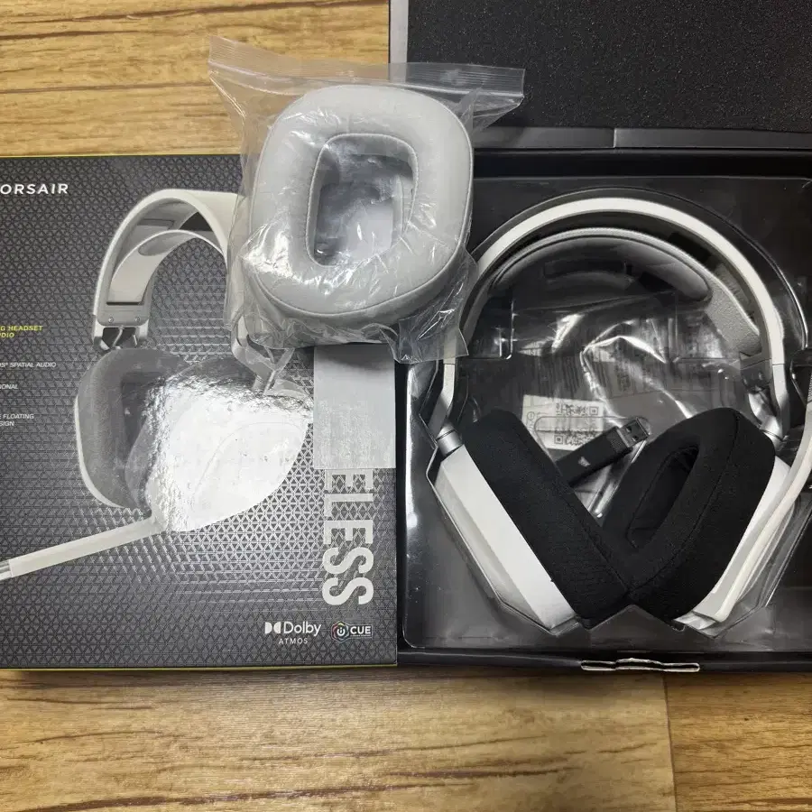 Corsair HS80 RGB 무선 헤드셋 화이트