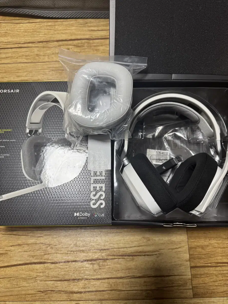 Corsair HS80 RGB 무선 헤드셋 화이트