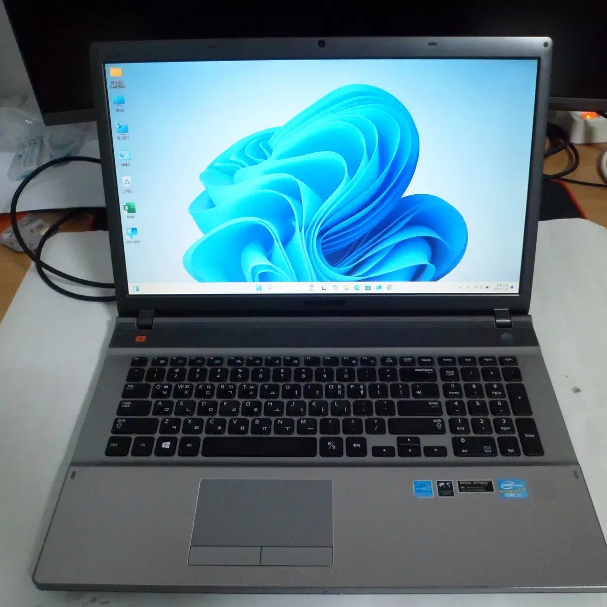 삼성 NT550P7C (I7/ 16G/ 256G ) 17.3인치 노트북