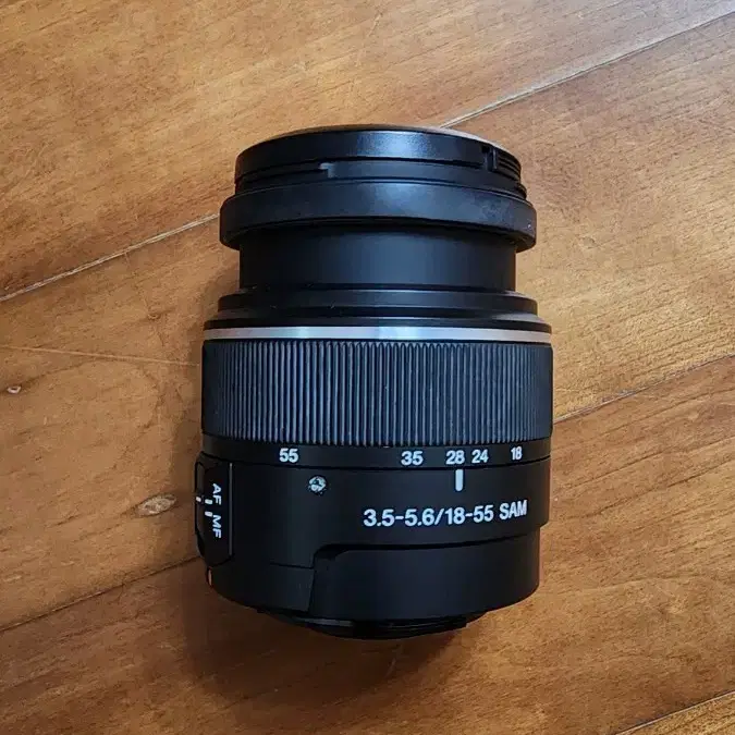 소니 알파마운트 18-55mm 번들렌즈 팝니다.