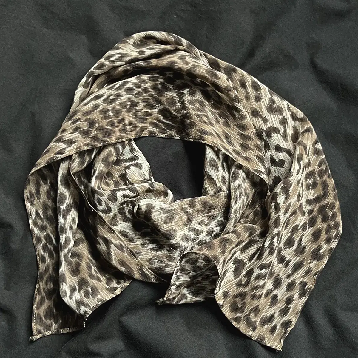 leopard muffler