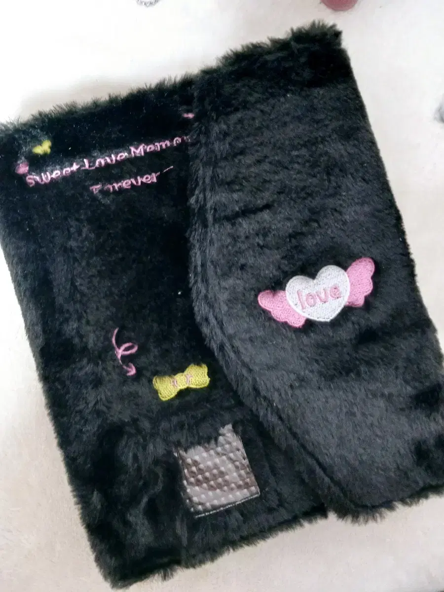 ( Quick sale ) Black fur photocard binder Sells for less than cost (with inlay)