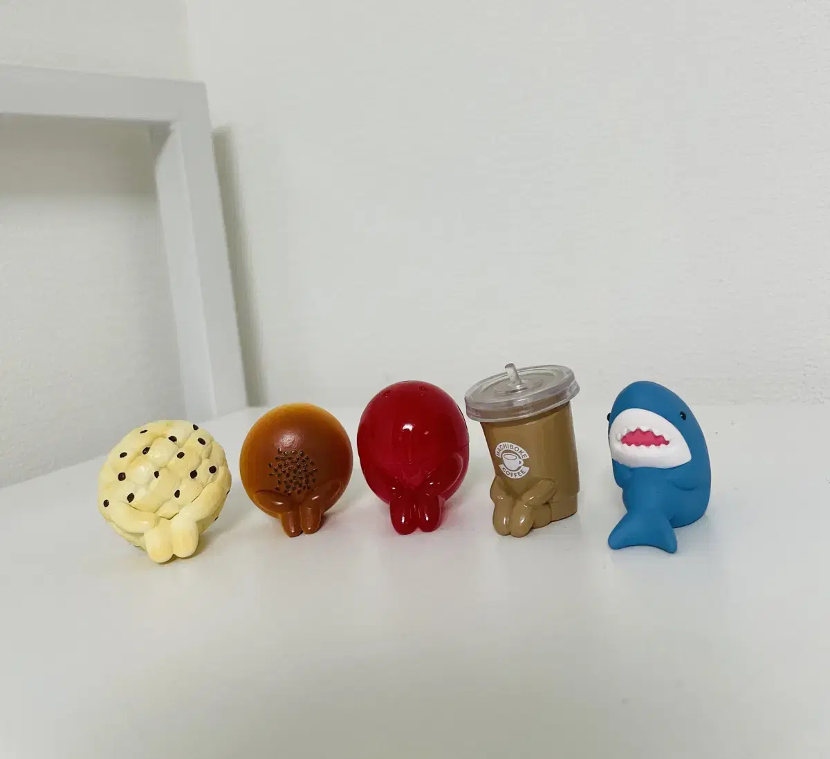 Vahn Dai Meron Bread Sweet Red Bean Bread Capsule Cafe Latte Coffee Shark Machibouke Gacha