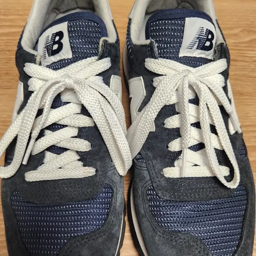 뉴발란스 990v1 navy 260사이즈