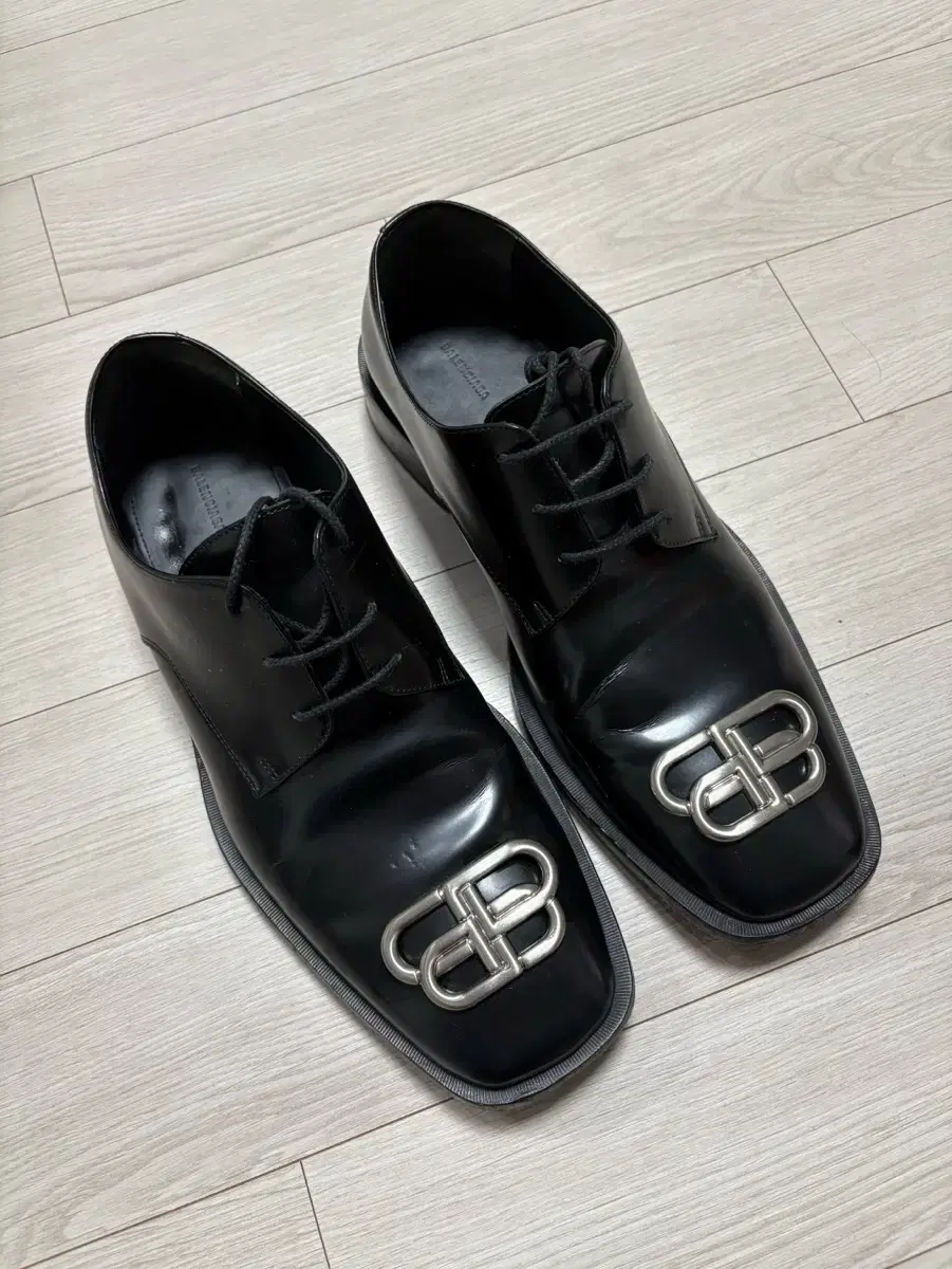 42 Balenciaga BB Rim Derby