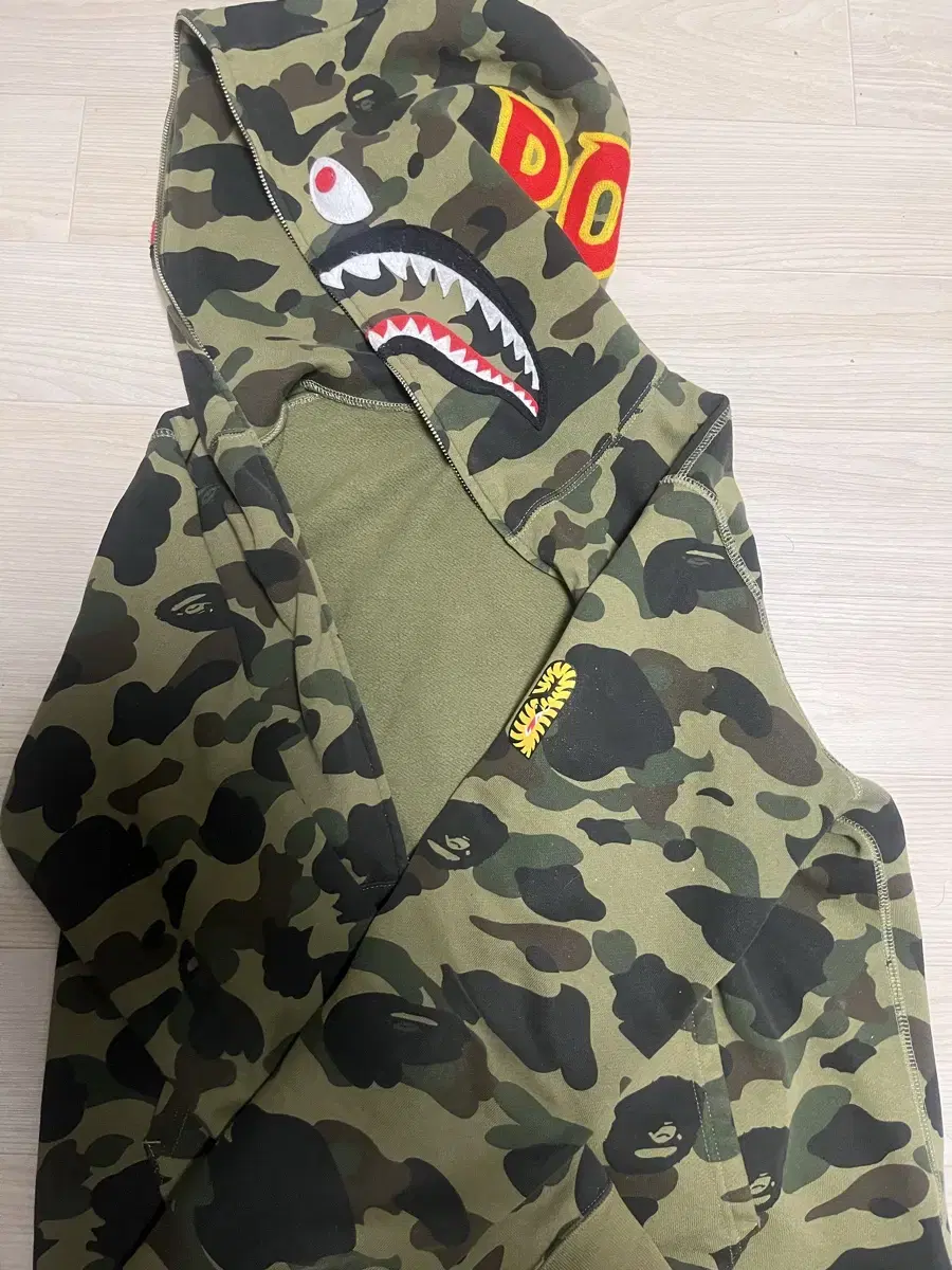 Vape Camo Shark Hoodie M (Quick sale)