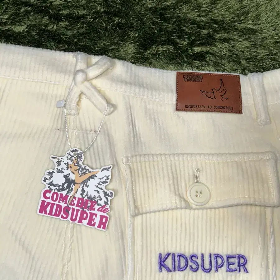 [L] kidsuper 키드수퍼 뮤지엄 엠브로이드 코듀로이 팬츠