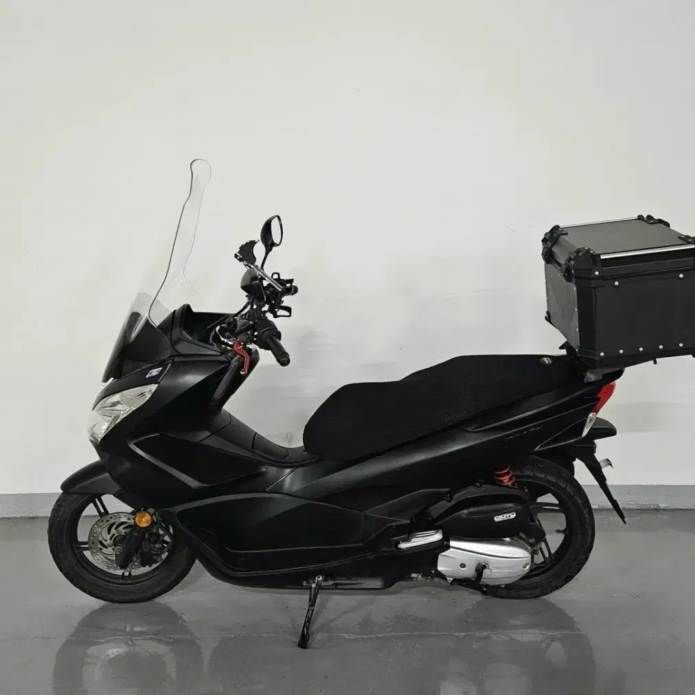 혼다 PCX 125 블랙컬러 팝니다