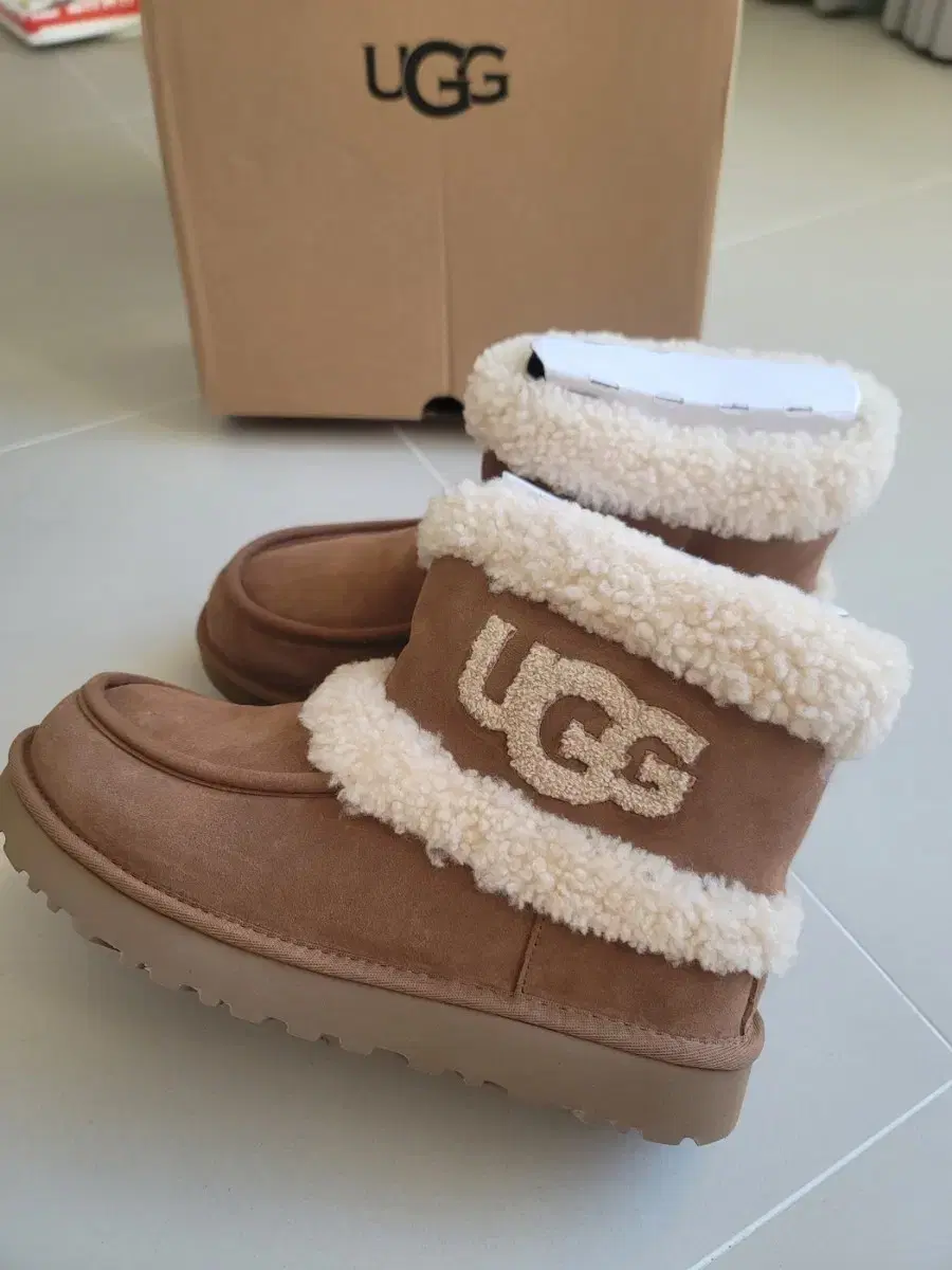 UGG 미국어그 (정품) 울트라 미니 플러프 털부츠 체스트넛  어그부츠