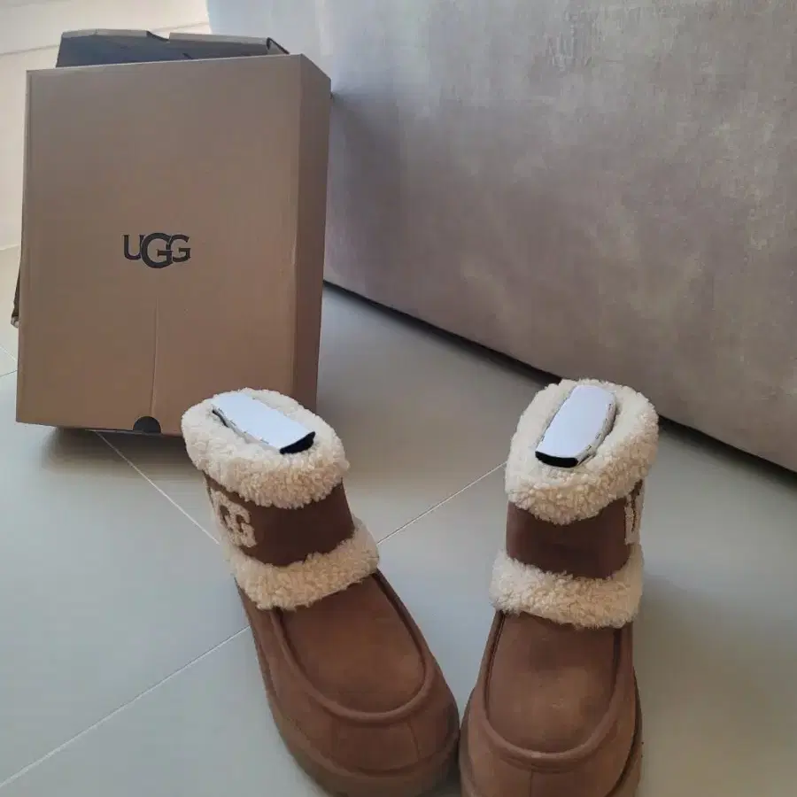 UGG 미국어그 (정품) 울트라 미니 플러프 털부츠 체스트넛