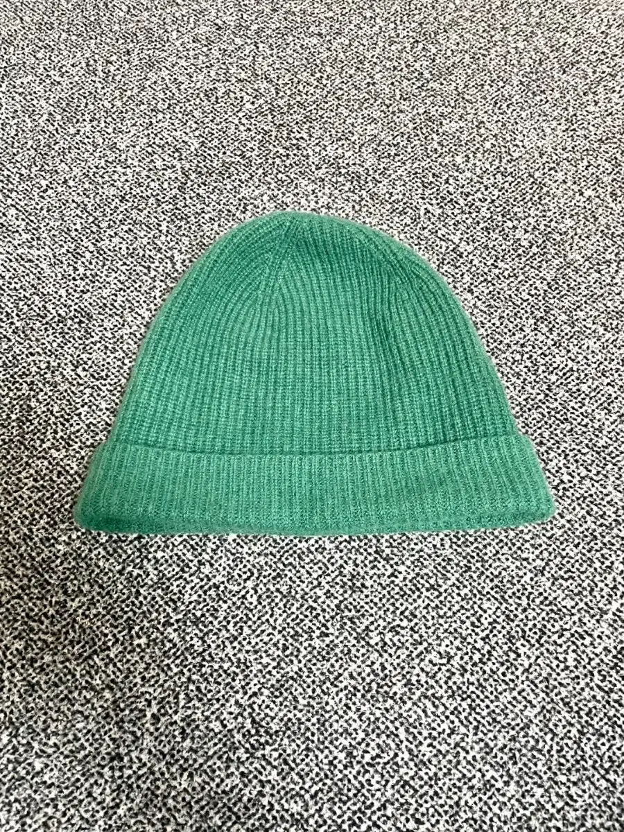 COS Cashmere Beanie