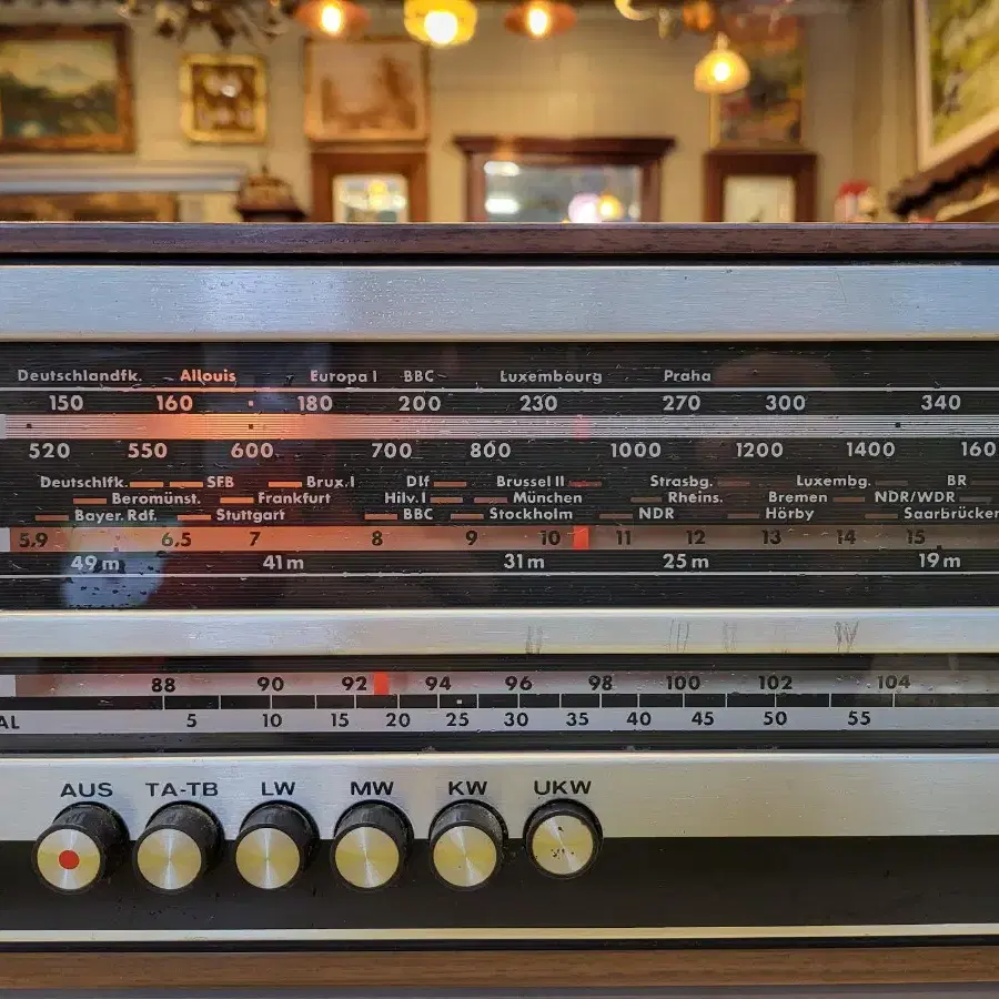 TELEFUNKEN Gavotte 1691 라디오 입니다.