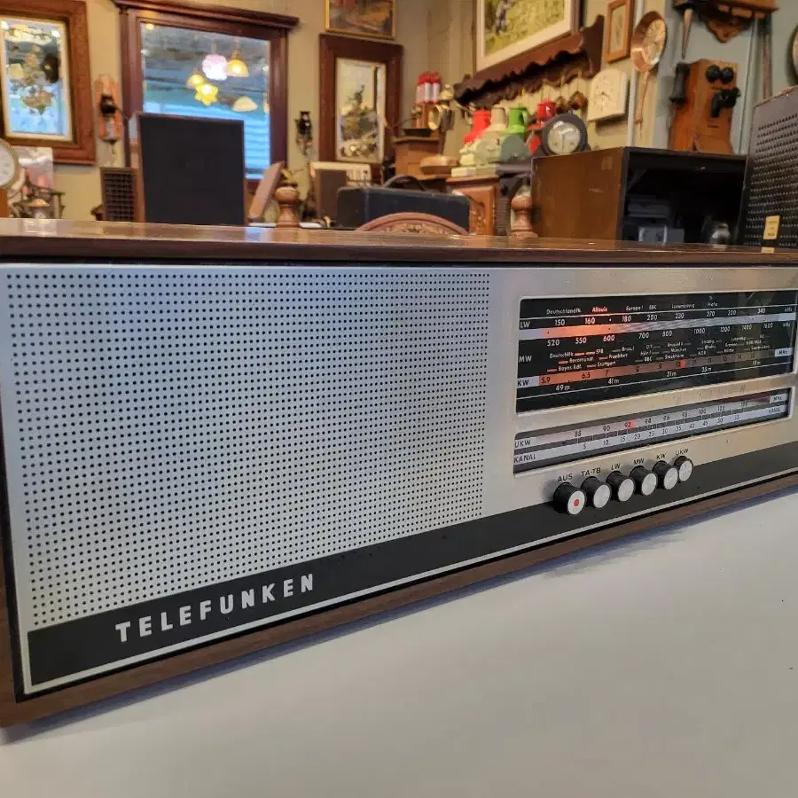 TELEFUNKEN Gavotte 1691 라디오 입니다.