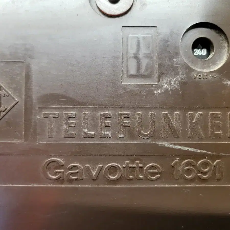 TELEFUNKEN Gavotte 1691 라디오 입니다.