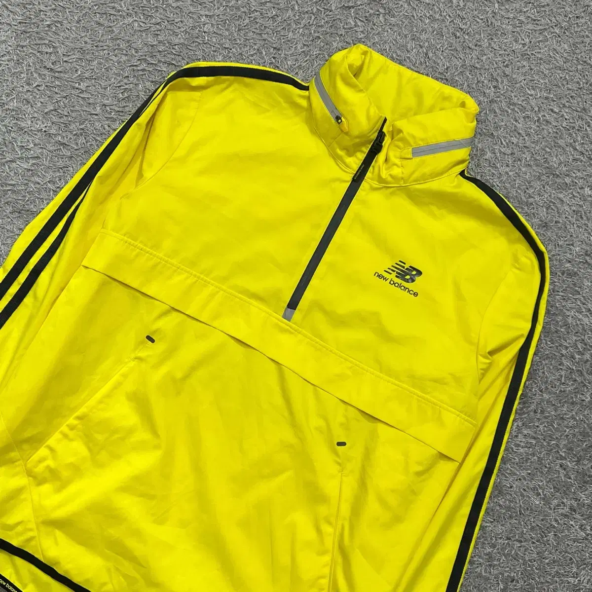 [100] New Balance Vahn Zip Up Windbreaker