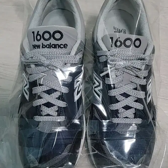 뉴발란스 1600