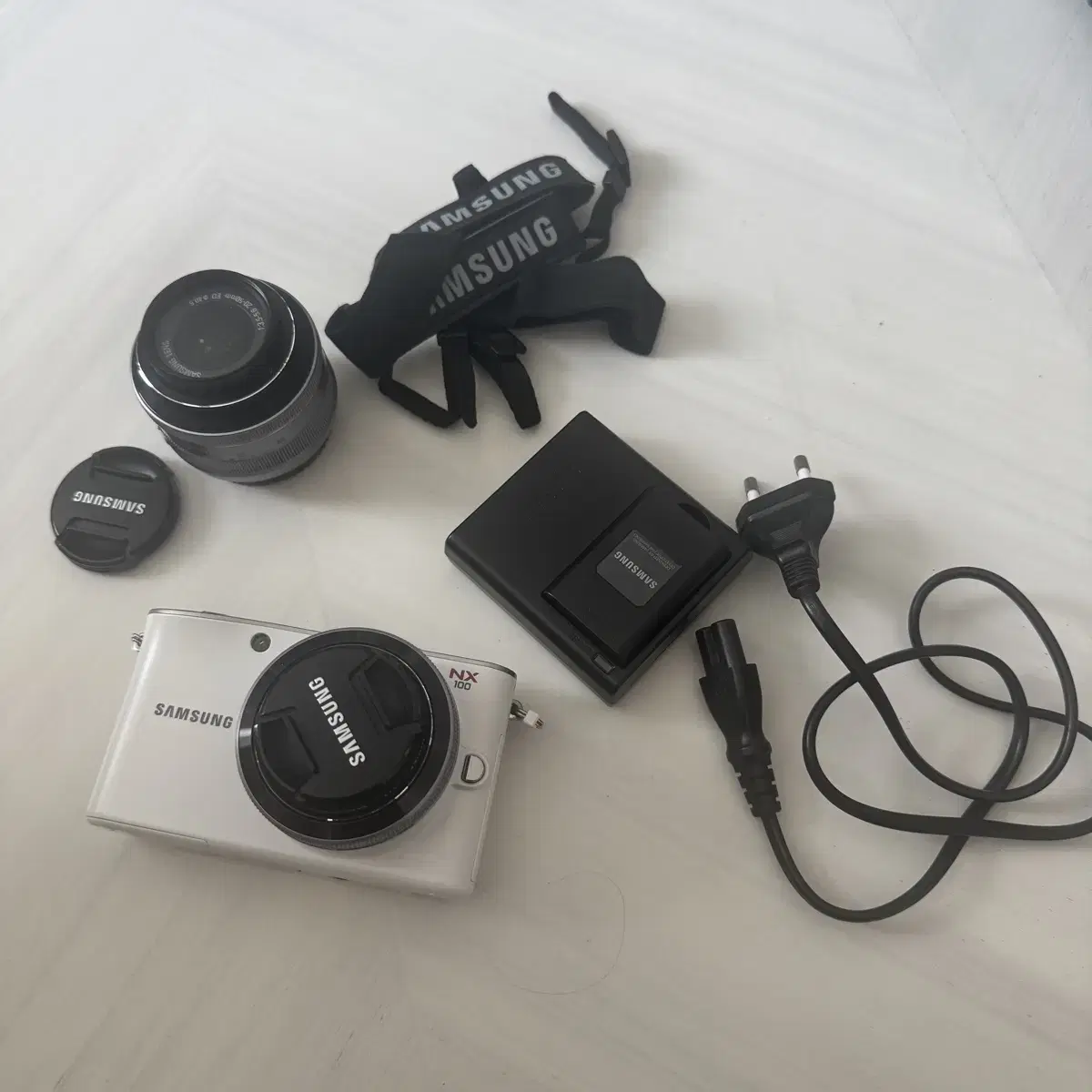 삼성 Nx100 미러리스 디지털 카메라+휴그 디지털카메라(리뉴얼)