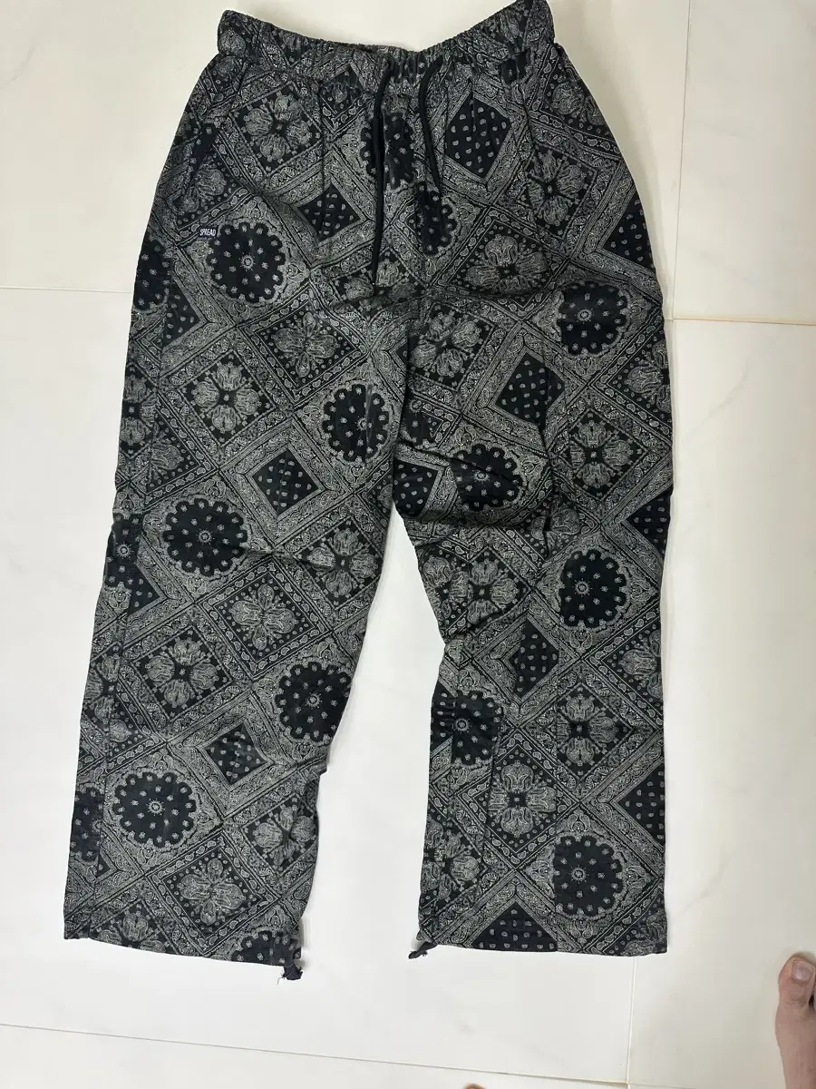 브라운브레스 STRIVE PAISLEY PANTS