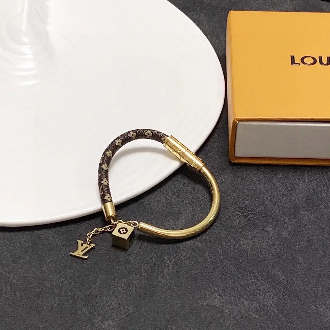 루이비통 Louis Vuitton 팔찌