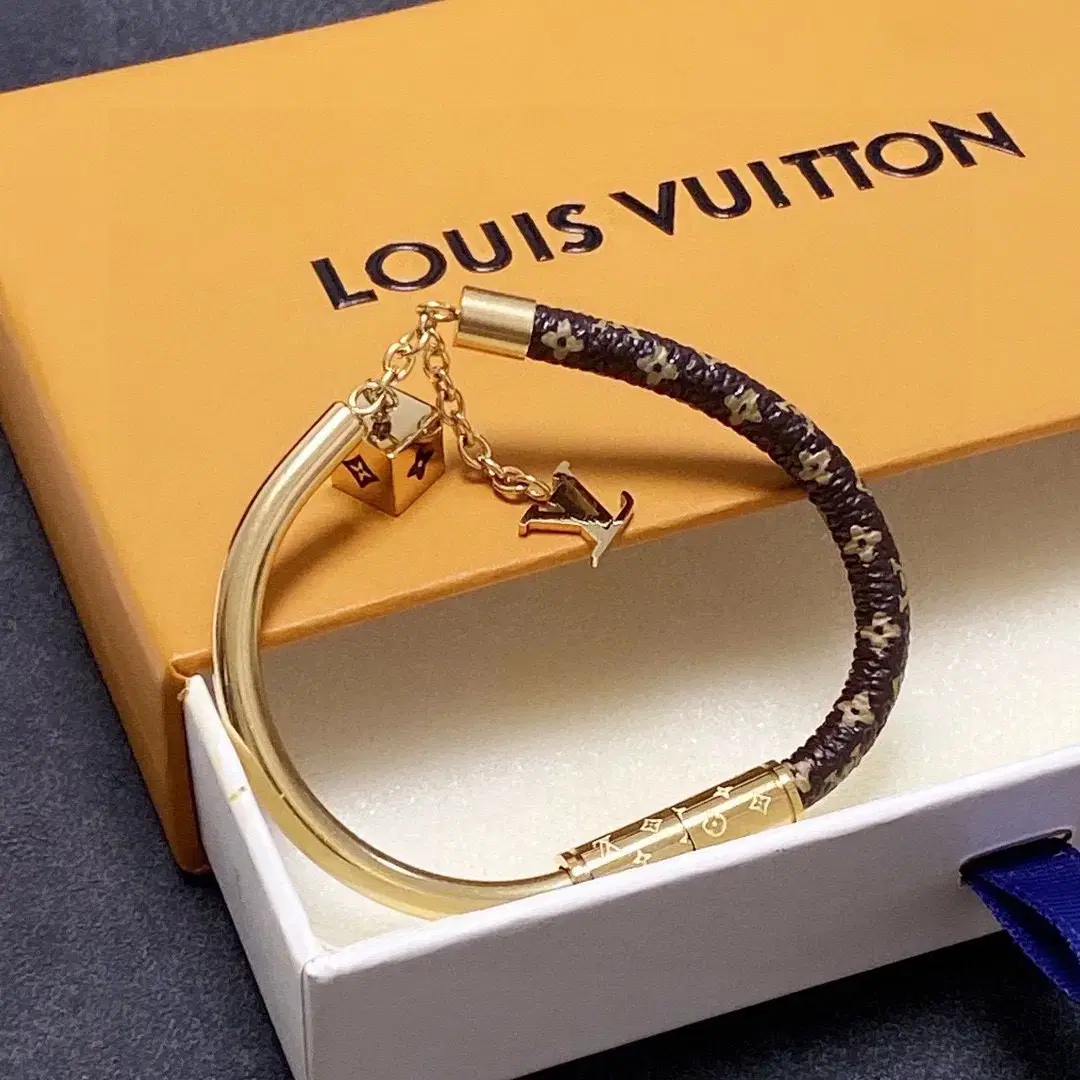 루이비통 Louis Vuitton 팔찌