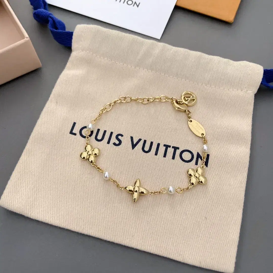 루이비통 Louis Vuitton 팔찌