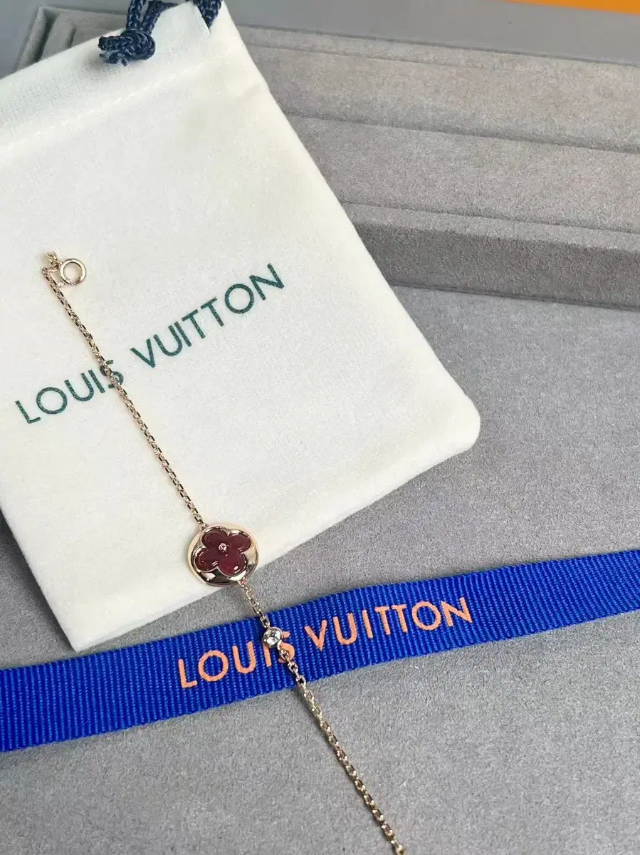 루이비통 Louis Vuitton 팔찌