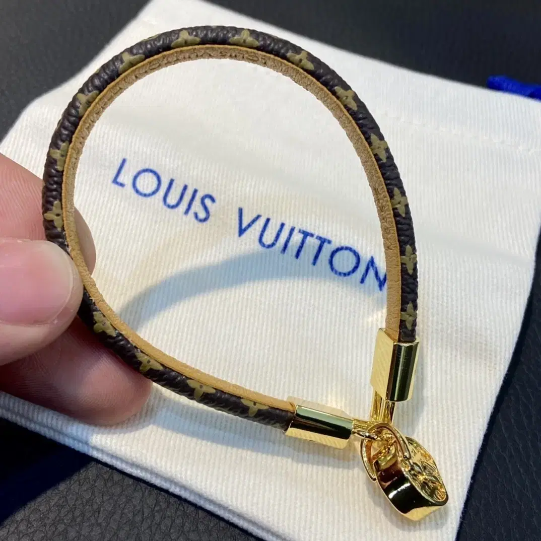 루이비통 Louis Vuitton 팔찌