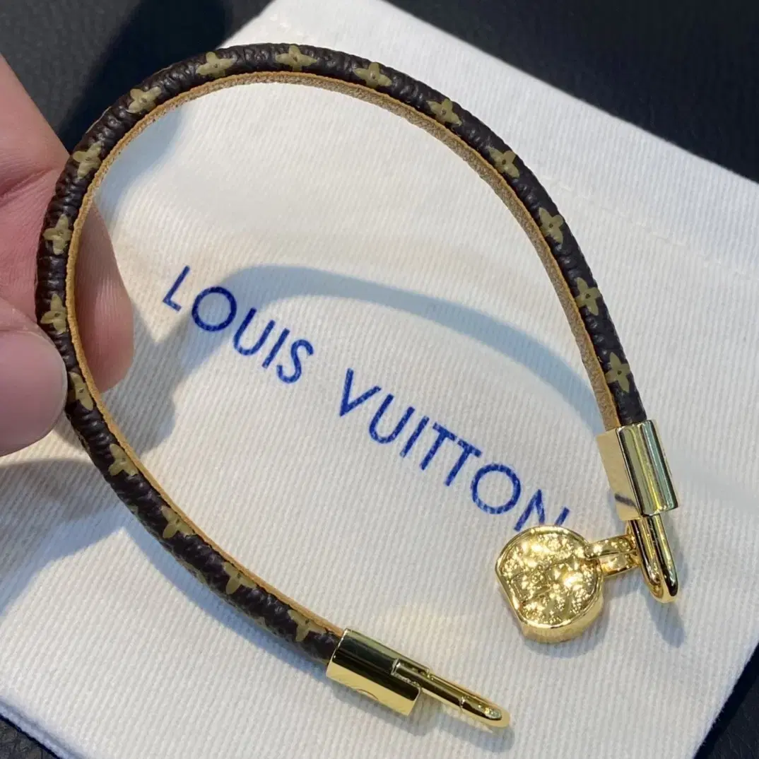 루이비통 Louis Vuitton 팔찌