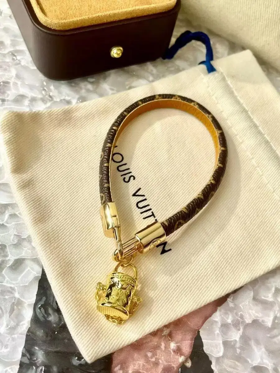 루이비통 Louis Vuitton 팔찌