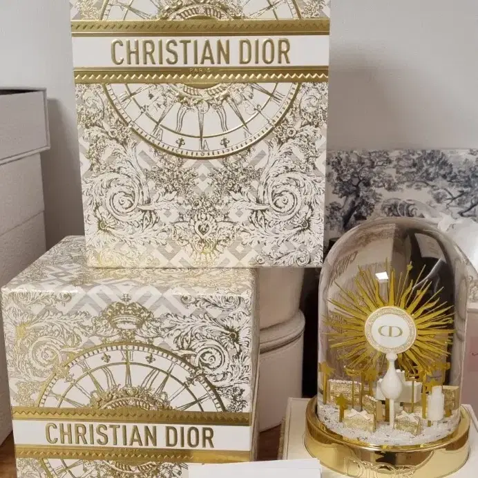 Dior 스노우볼