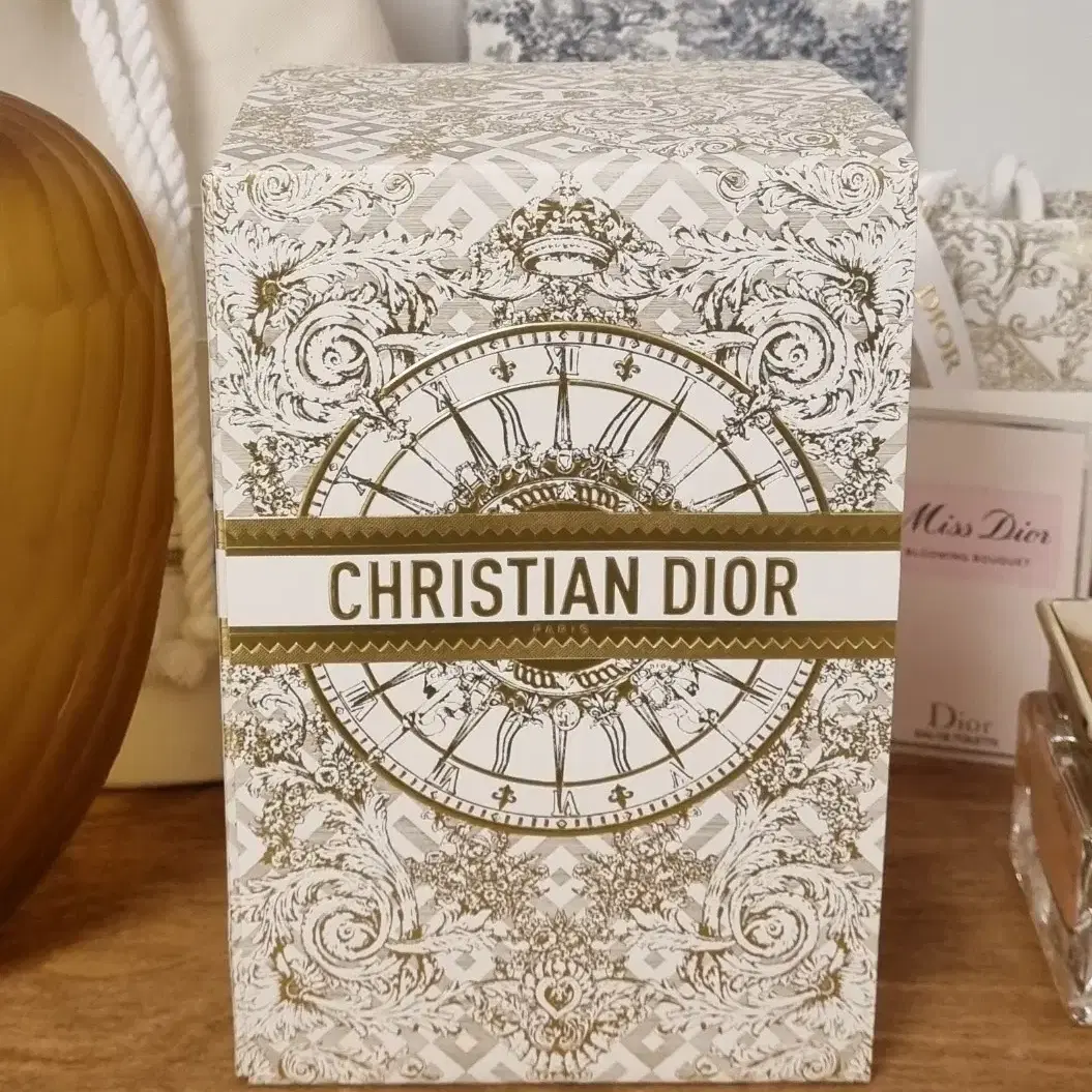 Dior 스노우볼