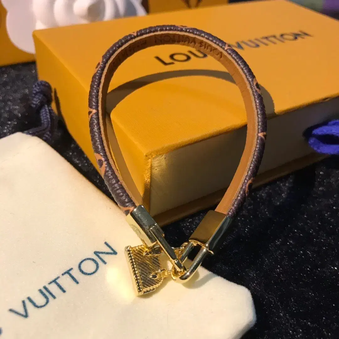 루이비통 Louis Vuitton 팔찌