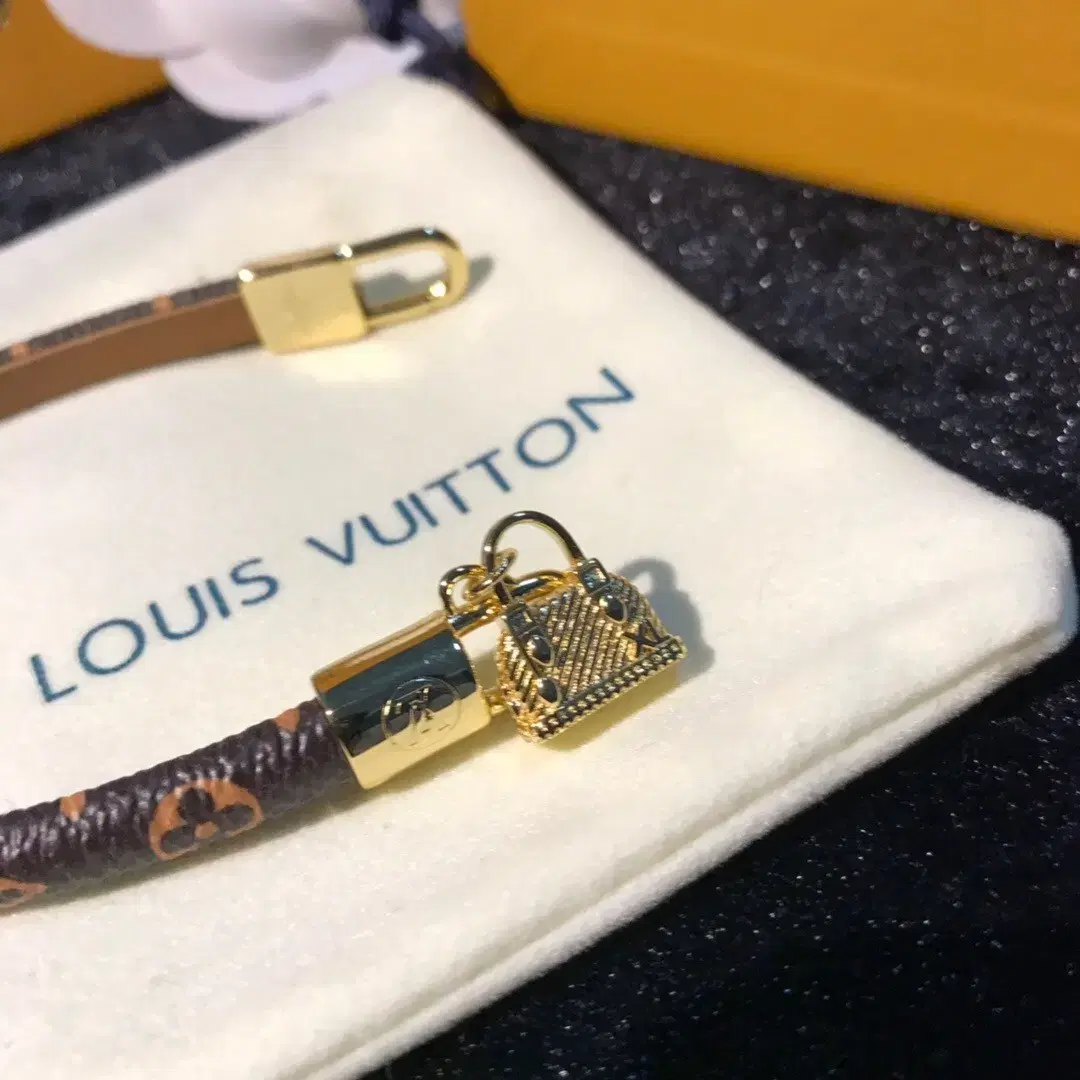 루이비통 Louis Vuitton 팔찌