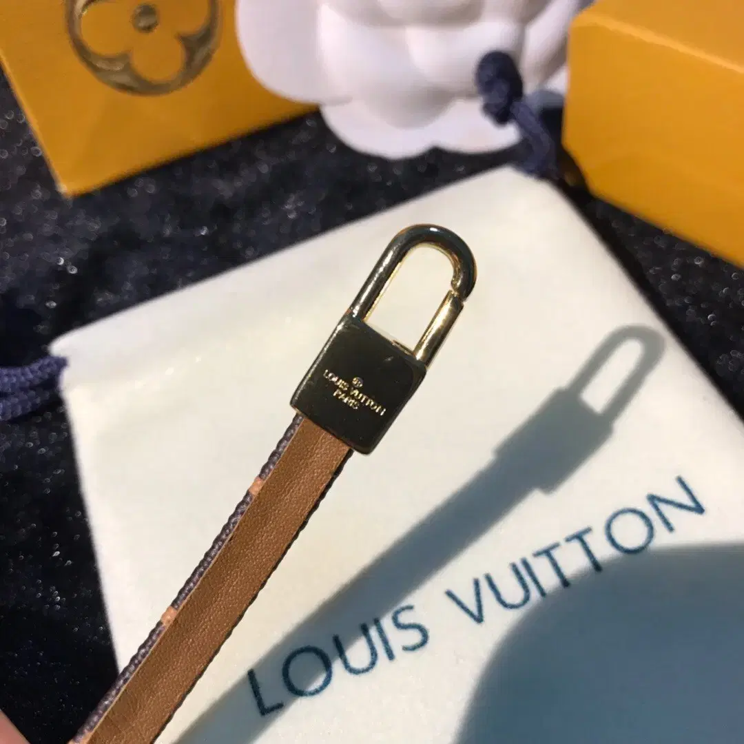 루이비통 Louis Vuitton 팔찌